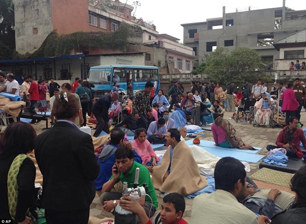 Động đất kinh hoàng ở Nepal 700 người thuộc 4 quốc gia thiệt mạng_13