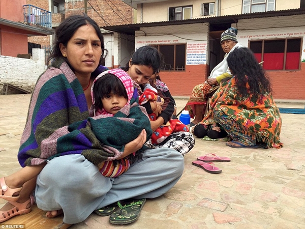 Động đất kinh hoàng ở Nepal 700 người thuộc 4 quốc gia thiệt mạng_15