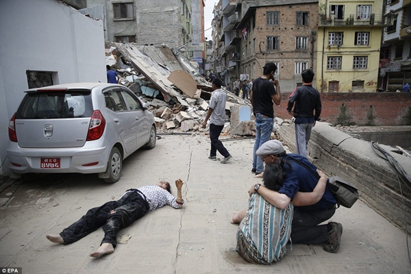 Động đất kinh hoàng ở Nepal 700 người thuộc 4 quốc gia thiệt mạng_6
