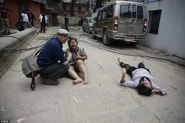 Động đất kinh hoàng ở Nepal 700 người thuộc 4 quốc gia thiệt mạng_7