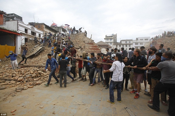 Động đất kinh hoàng ở Nepal 700 người thuộc 4 quốc gia thiệt mạng_8