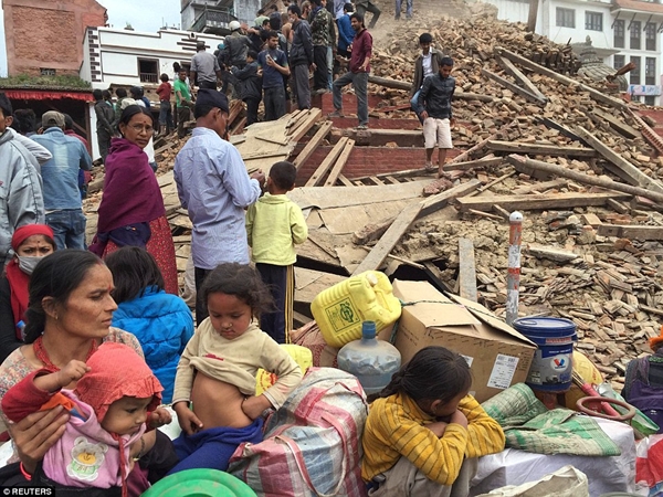 Động đất kinh hoàng ở Nepal 700 người thuộc 4 quốc gia thiệt mạng_9
