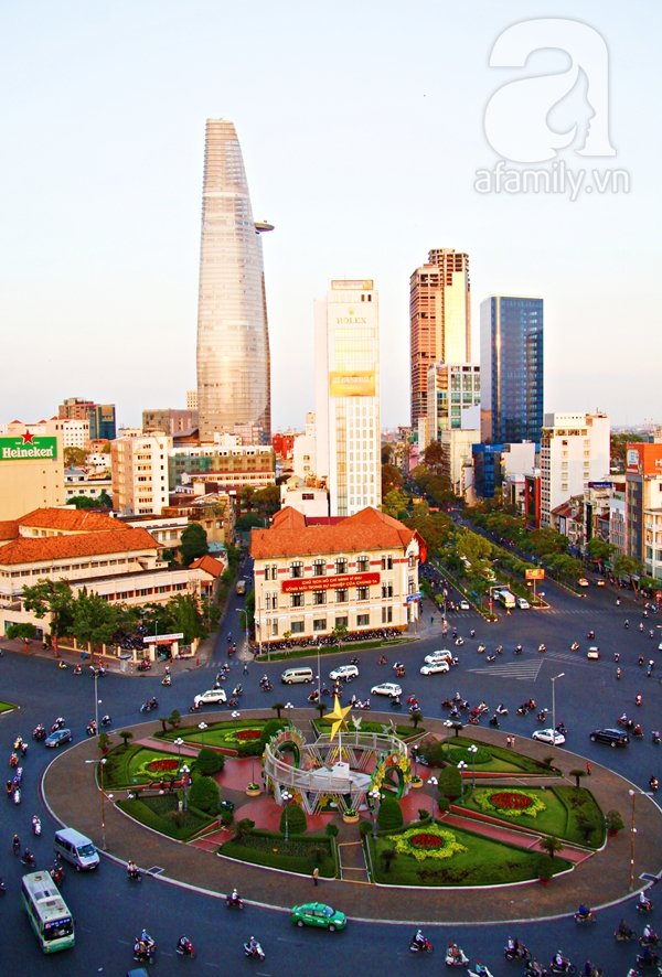 Chinh phục đôi mắt của bạn bằng những khung cảnh bên trên trời đầy đặn của Sài Gòn. Từ đó, bạn sẽ có cơ hội thưởng thức vẻ đẹp đằm thắm của thành phố bên dưới một cách hoàn hảo.