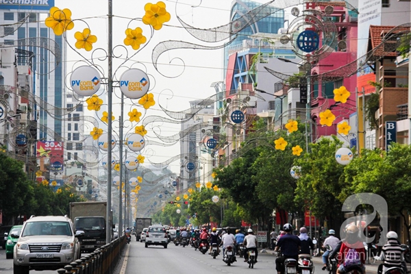 Sài Gòn rực rỡ cờ hoa mừng 40 năm ngày thống nhất đất nước_3