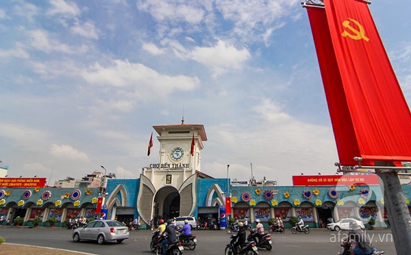 Sài Gòn rực rỡ cờ hoa mừng 40 năm ngày thống nhất đất nước_8