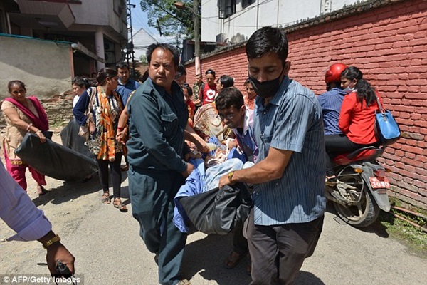 Tiếp tục động đất 7.4 độ Richter ở Nepal_1