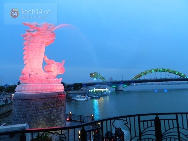 Cận cảnh tượng cá chép hóa rồng nặng 200 tấn phun nước ở Đà Nẵng_11