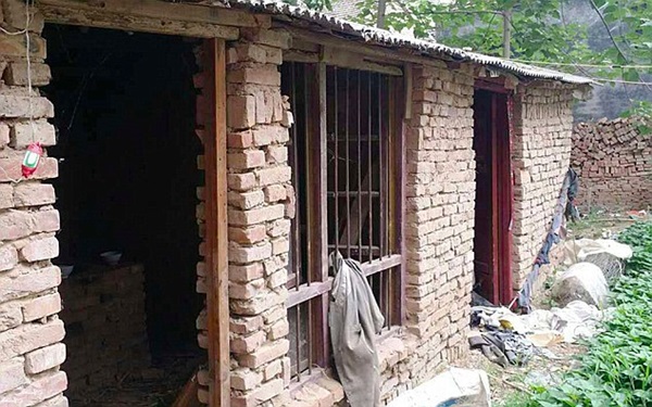Quặn lòng bé gái 9 tháng tuổi bị cha chọc mù mắt_5 Quặn lòng bé gái 9 tháng tuổi bị cha chọc mù mắt_5
