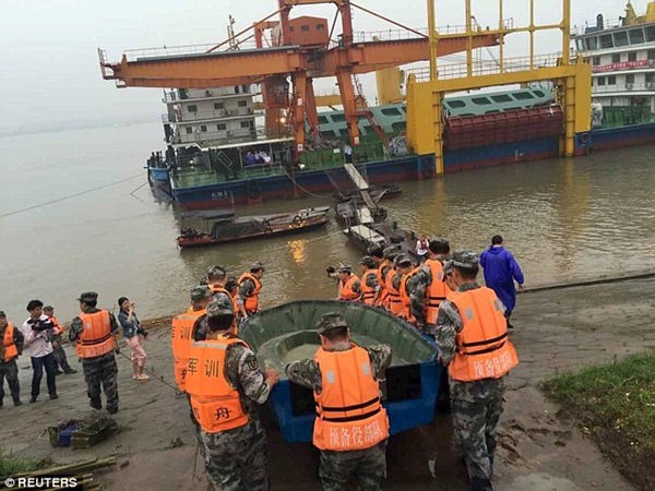 chìm tàu chở 450 hành khách ở Trung Quốc_5