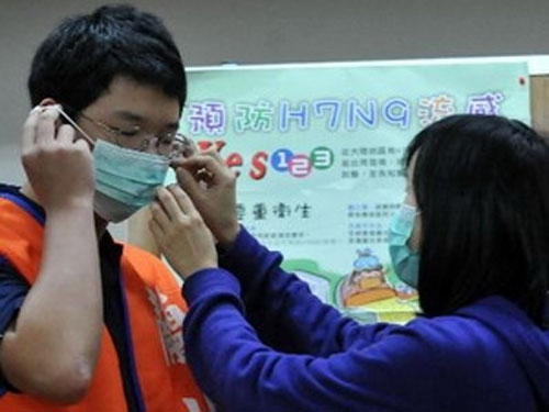 Trường hợp kh&aacute;ng thuốc đầu ti&ecirc;n ở bệnh nh&acirc;n H7N9 1