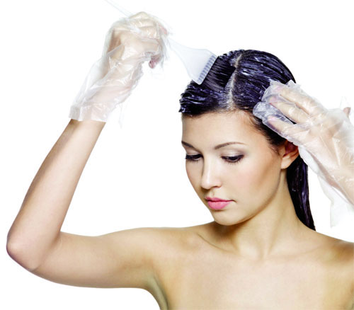 Hóa chất trong thuốc nhuộm tóc có thể gây hại cho tóc và làm tổn thương da đầu. Tìm hiểu thêm về các loại thuốc nhuộm tóc có chất lượng tốt và an toàn cho bạn bằng cách xem hình ảnh liên quan.
