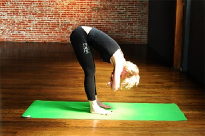 6 tư thế tập Yoga đơn giản giúp bạn trẻ lâu 4