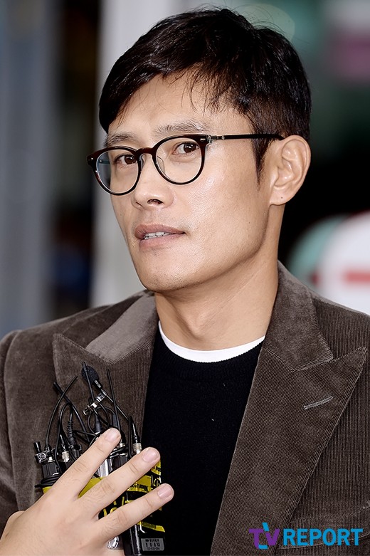 Lee Byung Hun lần đầu xuất hiện sau scandal tình - tiền 8