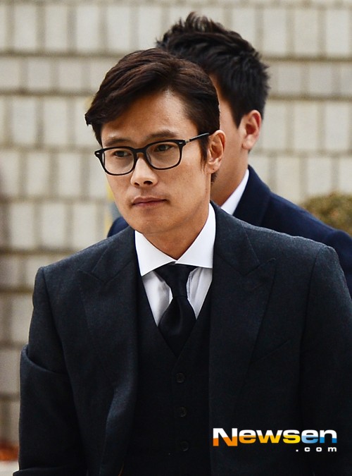 Lee Byung Hun vẫn bị chỉ trích dù 2 kẻ tống tiền bị phạt 3 năm tù 2