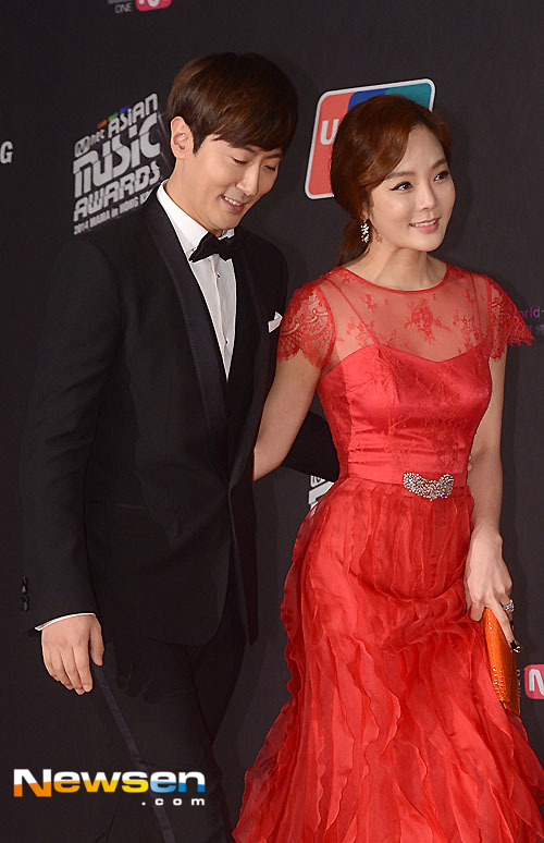 Chae Rim khoe sắc rực rỡ bên chồng trên thảm đỏ MAMA 2014 1