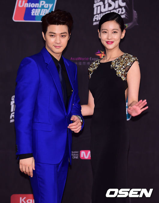 Chae Rim khoe sắc rực rỡ bên chồng trên thảm đỏ MAMA 2014 23