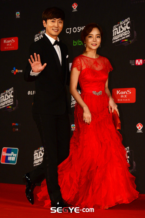 Chae Rim khoe sắc rực rỡ bên chồng trên thảm đỏ MAMA 2014 2