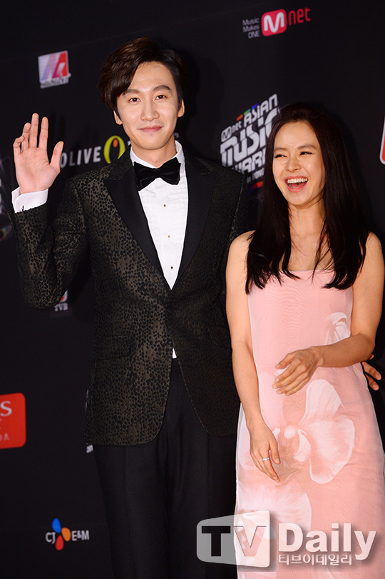 Chae Rim khoe sắc rực rỡ bên chồng trên thảm đỏ MAMA 2014 10