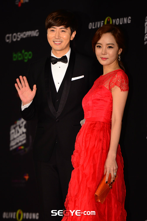 Chae Rim khoe sắc rực rỡ bên chồng trên thảm đỏ MAMA 2014 5