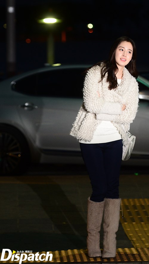 Kim Tae Hee tỏa sáng rạng rỡ tại sân bay 3