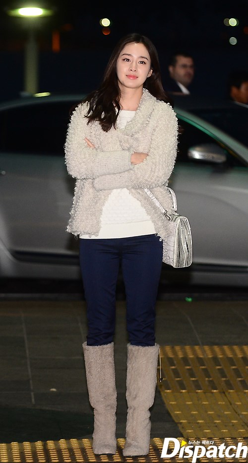 Kim Tae Hee tỏa sáng rạng rỡ tại sân bay 7