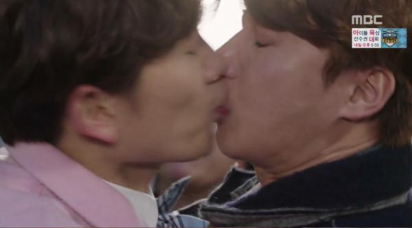 Nụ hôn đồng tính nữ đầu tiên trên màn ảnh Hàn bị phản đối gay gắt 4