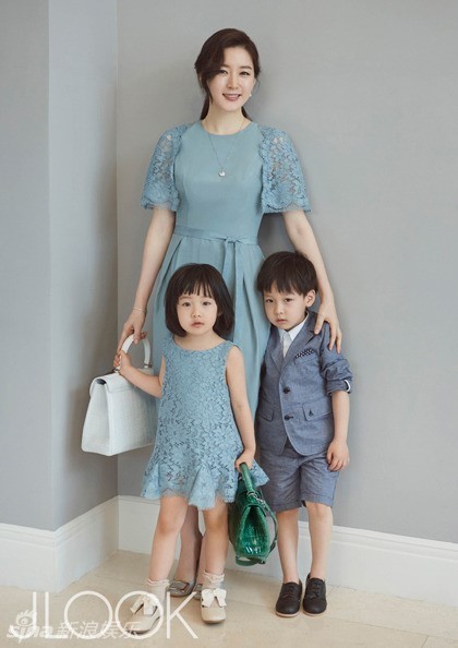 Lee Young Ae khoe cặp sinh đ&ocirc;i đ&aacute;ng y&ecirc;u 2