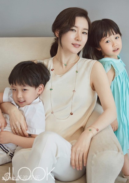 Lee Young Ae khoe cặp sinh đ&ocirc;i đ&aacute;ng y&ecirc;u 4