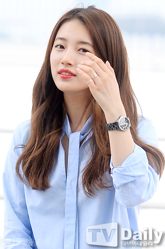 Bạn gái Lee Min Ho giản dị vẫn cực nổi bật tại sân bay 2 Bạn gái Lee Min Ho giản dị vẫn cực nổi bật tại sân bay 2