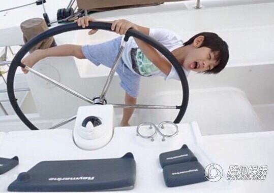 Cuộc sống niên thiếu xa hoa của con trai Lâm Chí Dĩnh 1 Cuộc sống niên thiếu xa hoa của con trai Lâm Chí Dĩnh 1