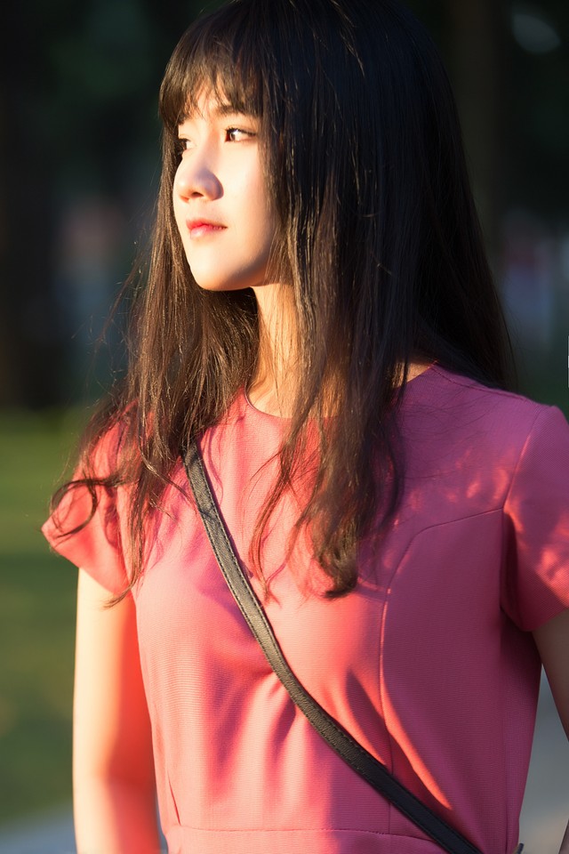 Hot girl S&agrave;i Th&agrave;nh đẹp rạng rỡ dưới sắc mai v&agrave;ng 12