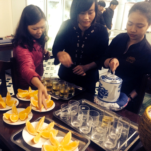 Công chức, dân nghèo Hà Nội đổ xô ăn tiệc chay miễn phí 5