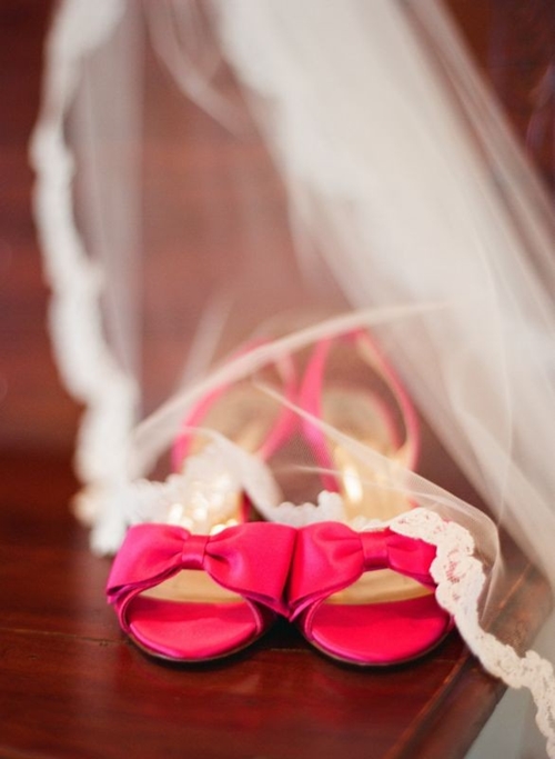 Phá cách với giày color block cho cô dâu thích nổi bật 11