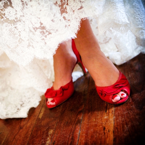 Phá cách với giày color block cho cô dâu thích nổi bật 1