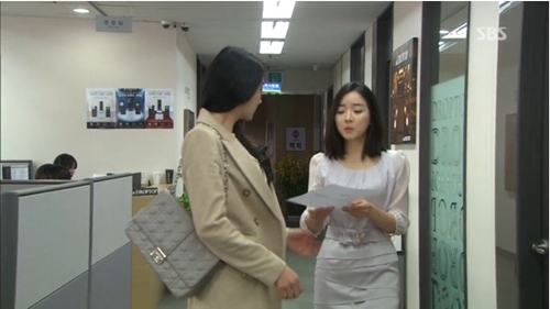 Học cách mặc đồ đơn giản mà sang trọng của Soo Ae trong phim mới 24