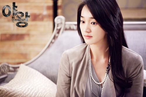 Học cách mặc đồ đơn giản mà sang trọng của Soo Ae trong phim mới 25