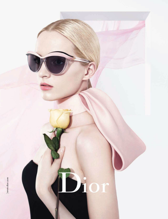 Chọn kính hè qua lookbook của Chanel, Prada, Dior... 14