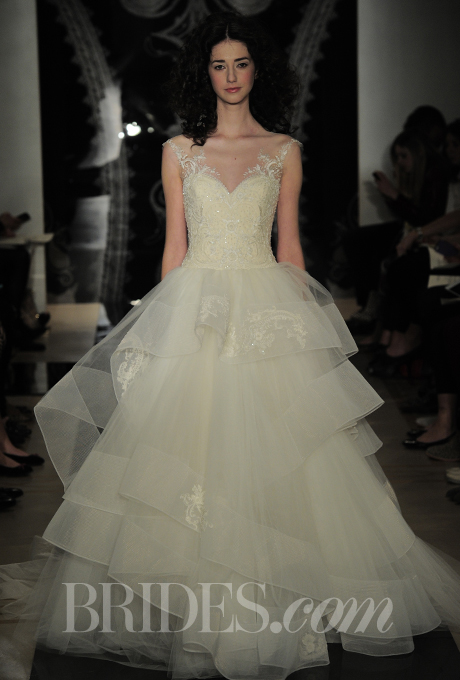 Những xu hướng váy cưới mới nhất tại Tuần lễ thời trang 2014 34