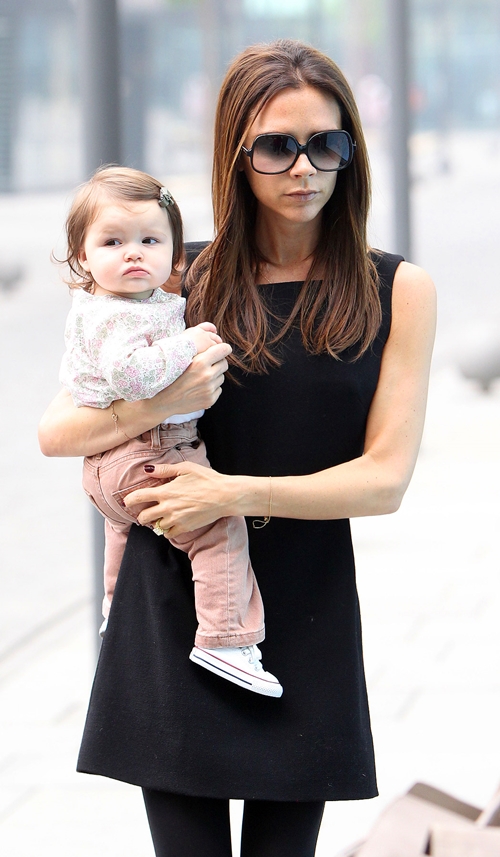 Victoria Beckham quyết định hình phong cách tomboy cho bé Harper 3