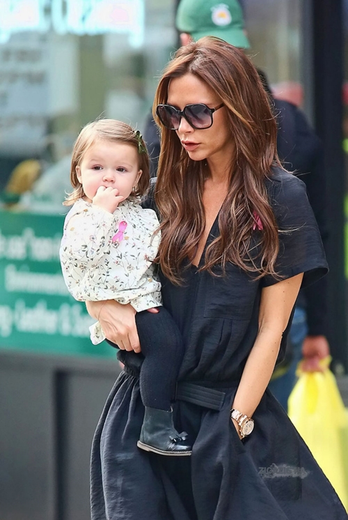 Victoria Beckham quyết định hình phong cách tomboy cho bé Harper 13