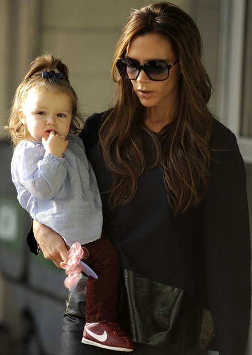 Victoria Beckham quyết định hình phong cách tomboy cho bé Harper 10