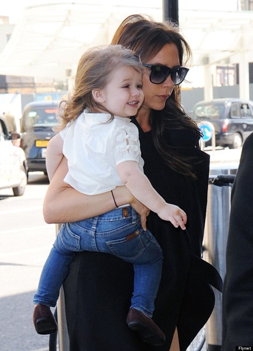 Victoria Beckham quyết định hình phong cách tomboy cho bé Harper 12