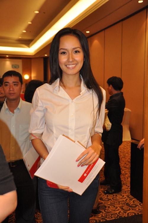 Đẹp - xấu phong cách ngày thường của Hoa hậu/Á hậu Việt 41 Đẹp - xấu phong cách ngày thường của Hoa hậu/Á hậu Việt 41