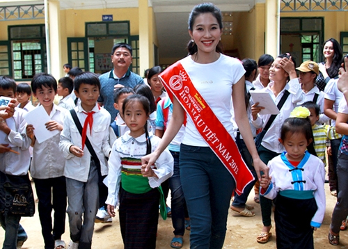 Đẹp - xấu phong cách ngày thường của Hoa hậu/Á hậu Việt 56 Đẹp - xấu phong cách ngày thường của Hoa hậu/Á hậu Việt 56