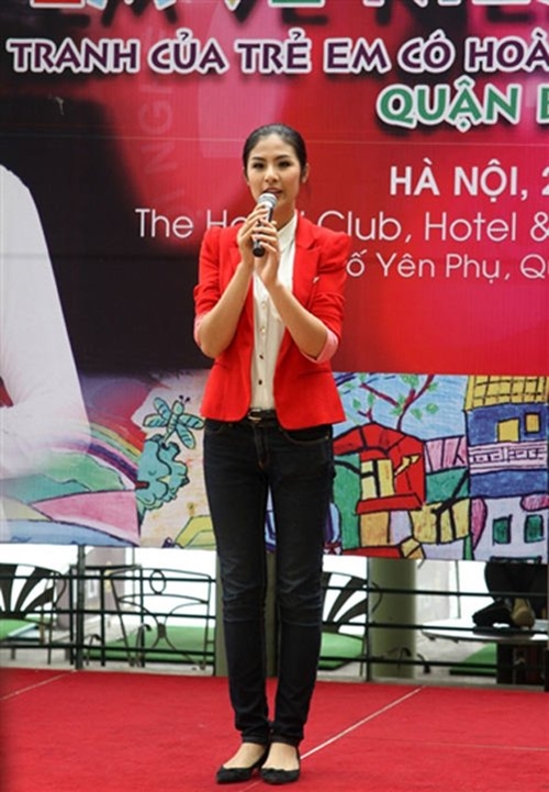 Đẹp - xấu phong cách ngày thường của Hoa hậu/Á hậu Việt 75 Đẹp - xấu phong cách ngày thường của Hoa hậu/Á hậu Việt 75