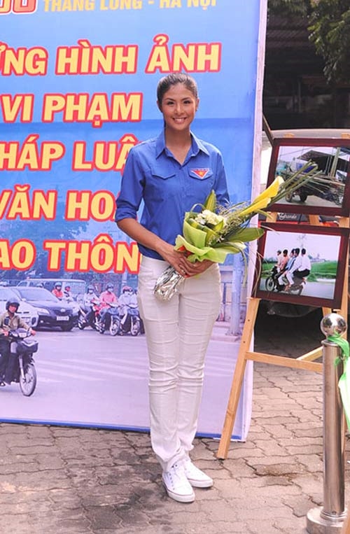 Đẹp - xấu phong cách ngày thường của Hoa hậu/Á hậu Việt 76 Đẹp - xấu phong cách ngày thường của Hoa hậu/Á hậu Việt 76