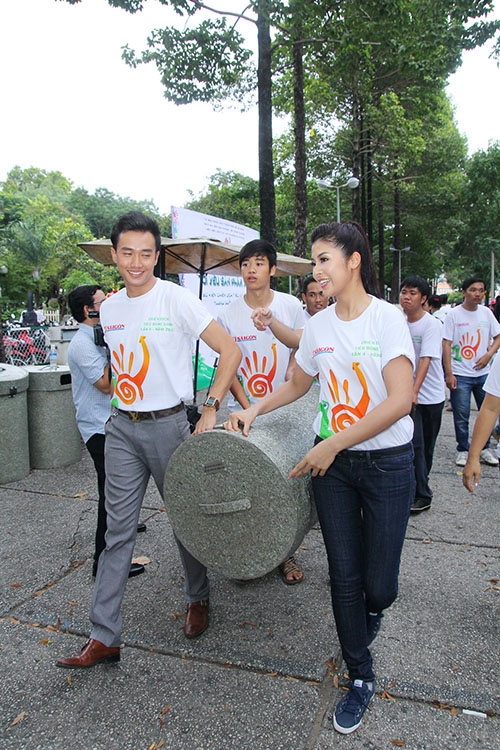 Đẹp - xấu phong cách ngày thường của Hoa hậu/Á hậu Việt 78 Đẹp - xấu phong cách ngày thường của Hoa hậu/Á hậu Việt 78