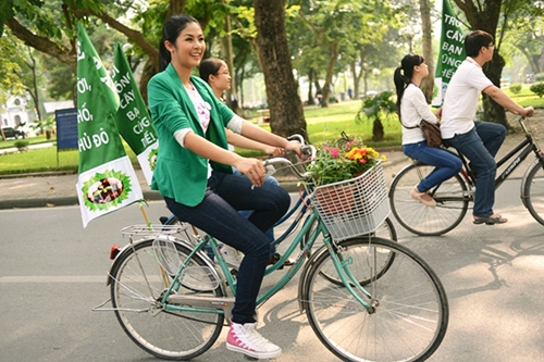 Đẹp - xấu phong cách ngày thường của Hoa hậu/Á hậu Việt 66 Đẹp - xấu phong cách ngày thường của Hoa hậu/Á hậu Việt 66
