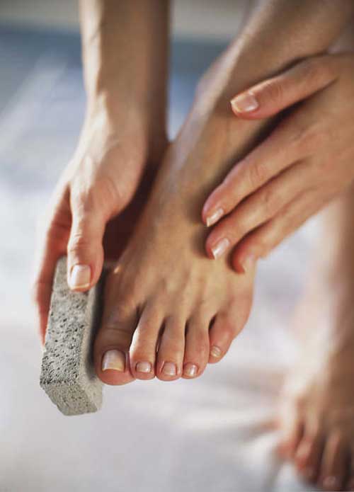 Chăm sóc bàn chân khỏi khô ráp, sạm đen sau khi phơi nắng 1