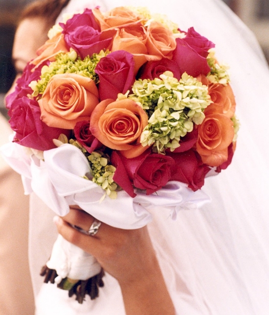 Chọn hoa cưới giúp cô dâu rạng rỡ hơn những ngày mưa 5